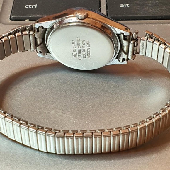 🦋10/$20🦋 Lorus Silver/White Stainless Steel Women's Watch w/Date - Picture 5 of 5